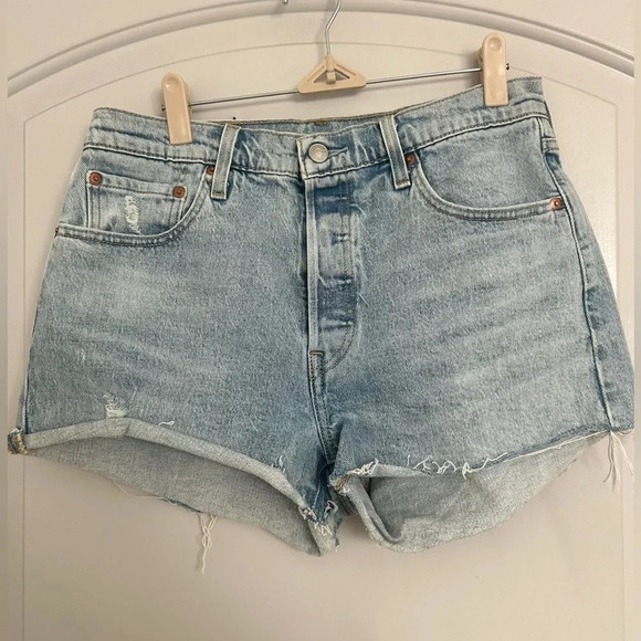 Levi's Pants - Levi’s 550 Vintage Style Light Wash Distressed Denim Shorts size 29